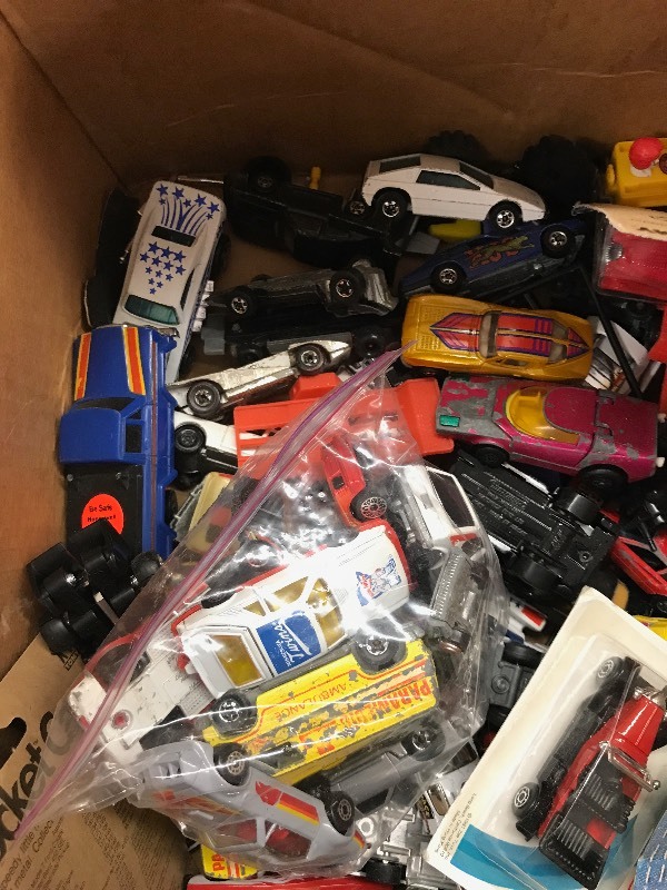 lot 498 image: BOX WITH HOT WHEELS, MATCHBOX AND MORE