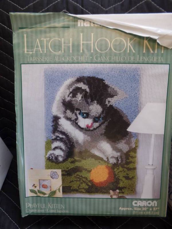lot 523 image: LATCH HOOK RUG KITS