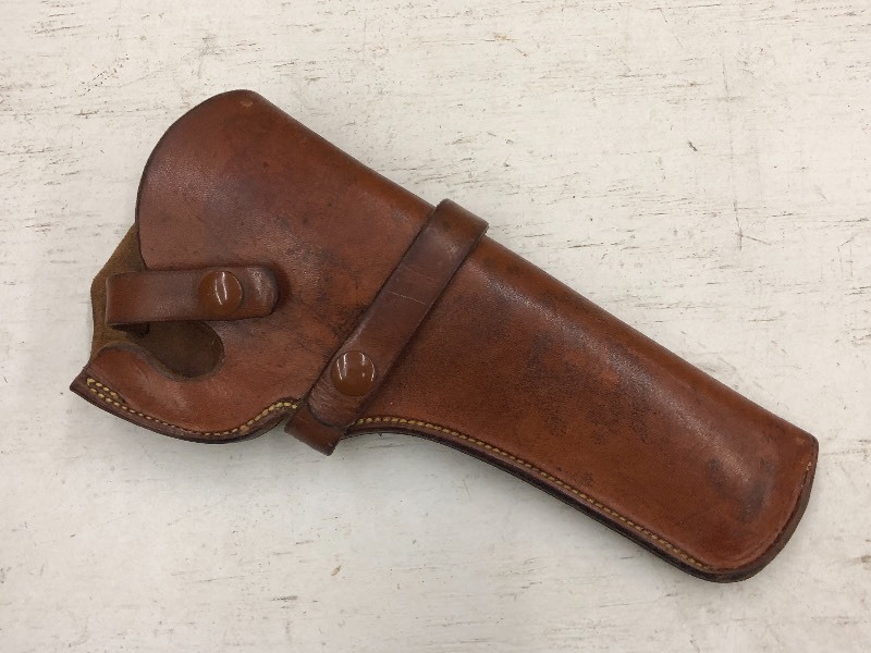 lot 21 image: Leather Pistol Holster For 6.5 Bar...