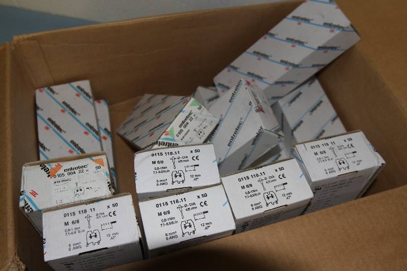 lot 137 image: HUGE Lot of 700 NEW Entrelec Screw Clamp Terminal Blocks