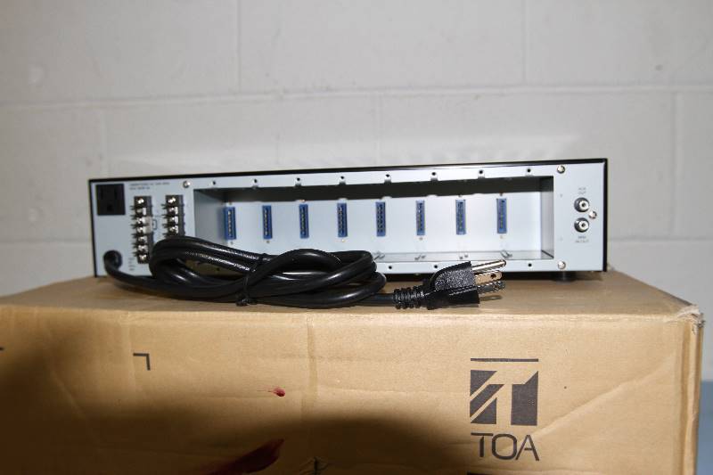 lot 149 image: TOA M-900 MKII Pro Audio 8-Channel AmplifierMixer