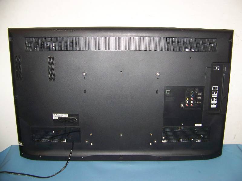 lot 10 image: 40, Sony Bravia, 1080p. SMART, LCD with LED Backlight, HDTV  Television