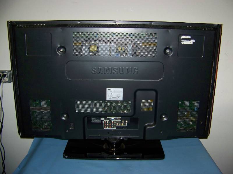 lot 16 image: 50, Samsung, Plasma, 1080p, HDTV  Television with Stand and Remote Control
