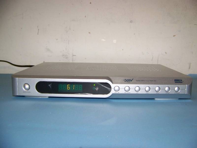 lot 90 image: HD Tuner  Receiver with Remote Control and Original Box