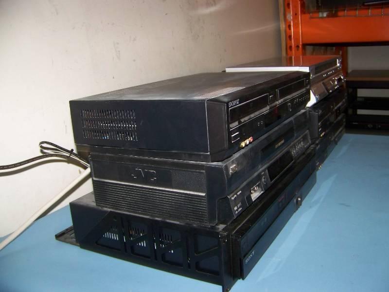 lot 71 image: (7) various DVD Players, VCR and DVD VCR Combos