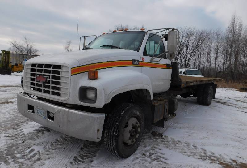 lot 2 image: 2000 Chevrolet C6500 Tiltbed Truck