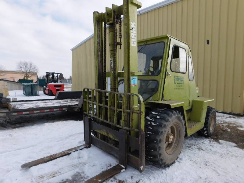 lot 5 image: 6000lb Clark IT60N Forklift