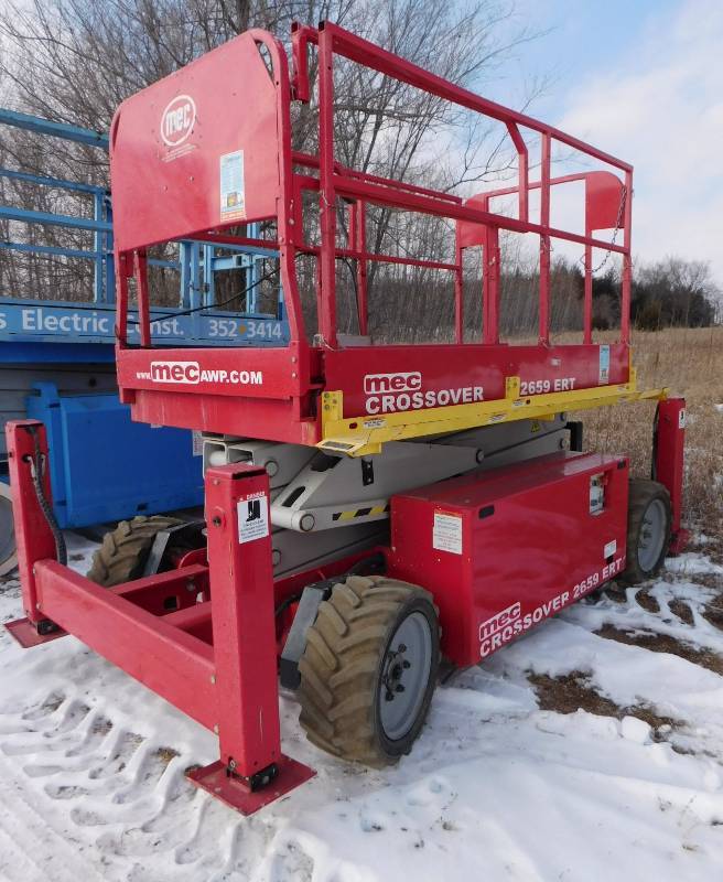 lot 7 image: 2012 MEC 2659ERT Electric Scissor Lift