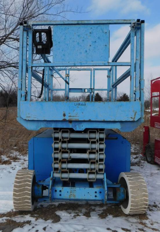 lot 8 image: 2005 Genie GS3263 Scissor Lift