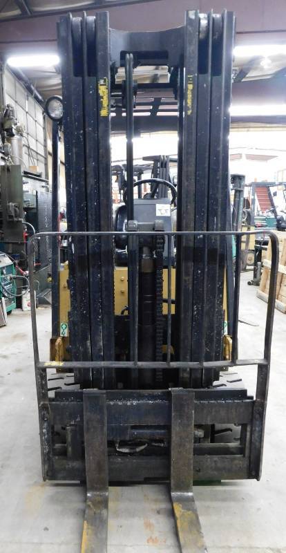 lot 16 image: 5000lb Cat T50D Forklift