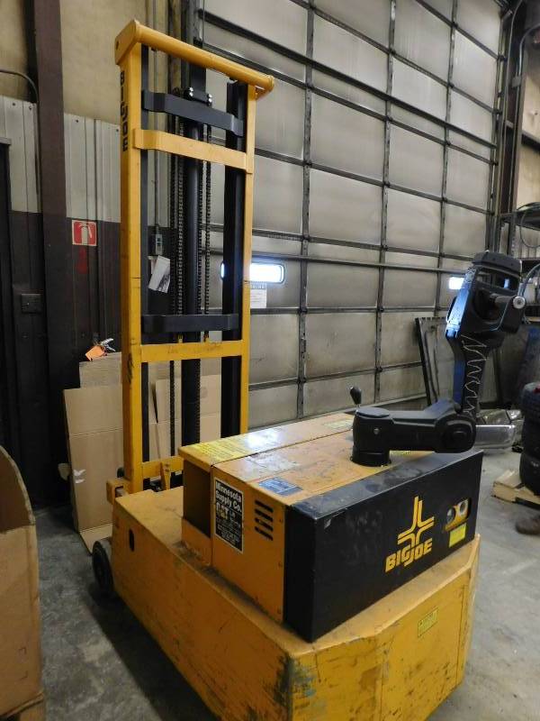 lot 17 image: 1998 Big Joe PDCM-25-154 Lift