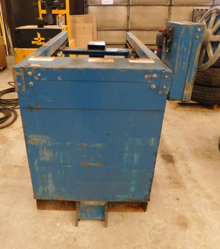 lot 23 image: BHS Forklift Battery Handler