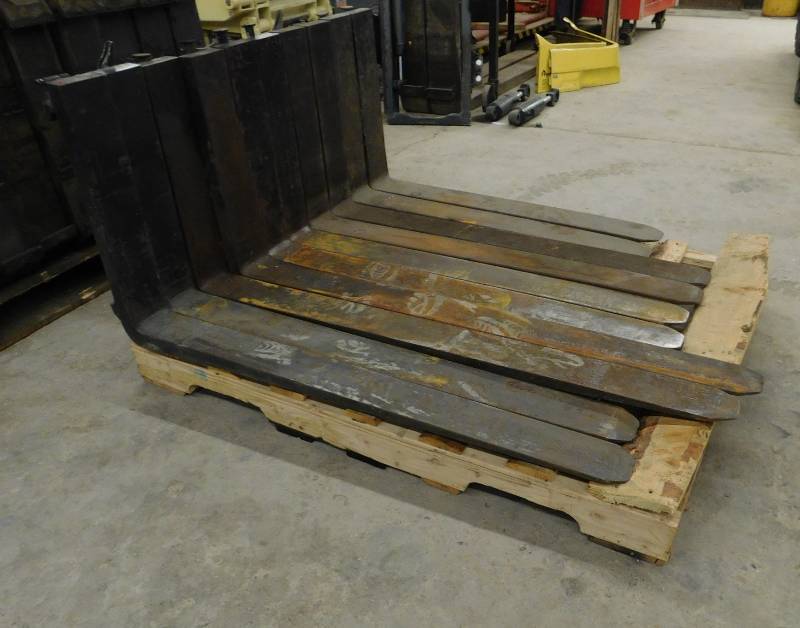 lot 24 image: Class 2 Forklift Forks