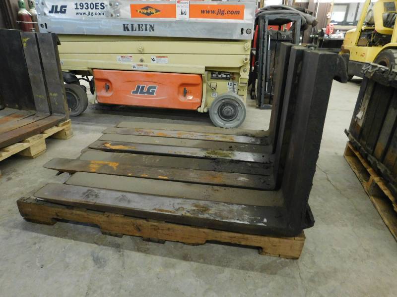 lot 25 image: Class 3 Tapered Forklift Forks