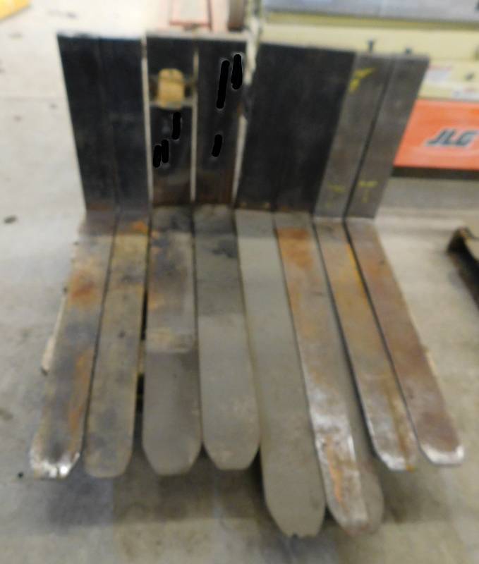 lot 26 image: Class 3 Forklift Forks