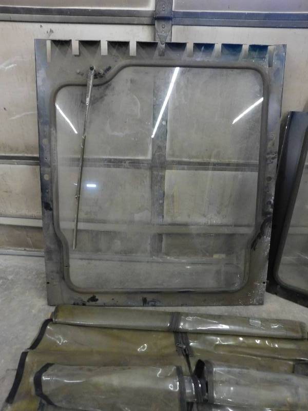 lot 27 image: Harris Rain Guard Forklift Cover
