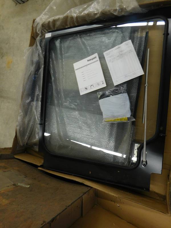 lot 29 image: New Harris Rain Guard Forklift Cover