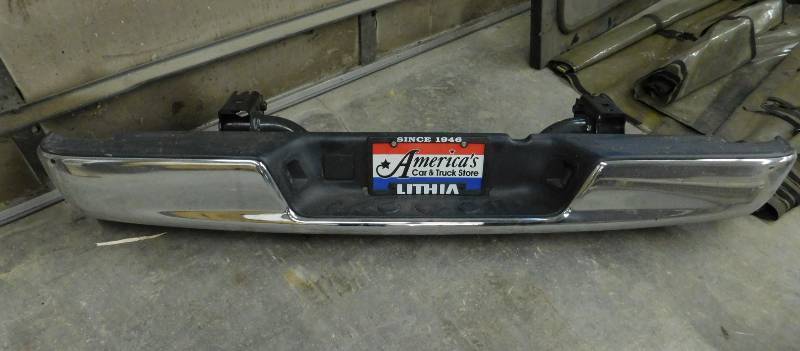 lot 30 image: 2004 Dodge Ram 3500 Chrome Step Bumper