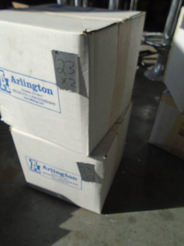 Reversible Flanged Fixture Box Wall Mount