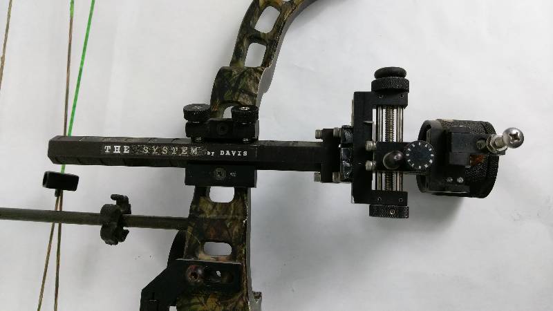 lot 2 image: Bowtech Pro 40 Right Hand Compound Bow