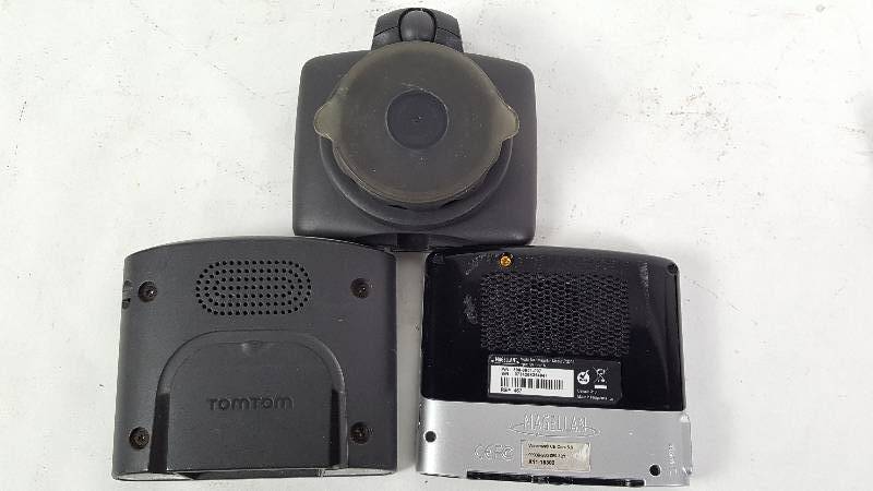 lot 30 image: Lot of 3 - GPS Global Positioning Units