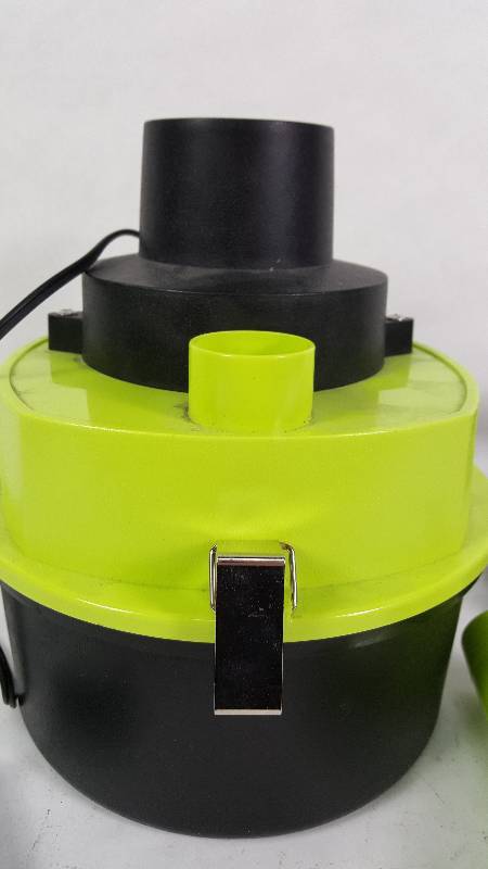 lot 59 image: Auto  Car Vacuum Cleaner