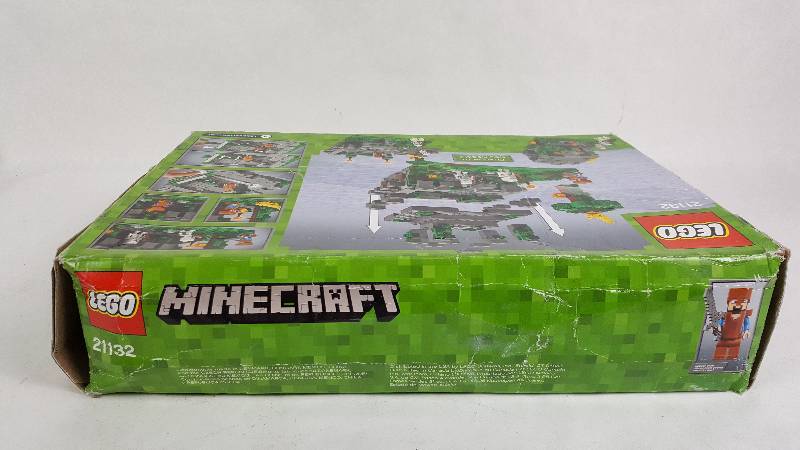 lot 76 image: LEGO Minecraft The Jungle Temple 21132