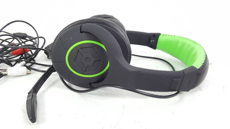 lot 94 image: Gioteck Gaming Headphones