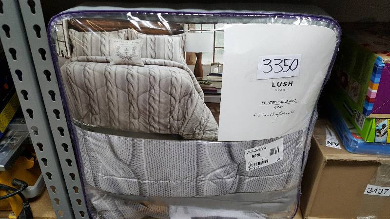 lot 3350 image: Lush Decor Printed Cable Knit 4-Pc. Comforter Set - King Size