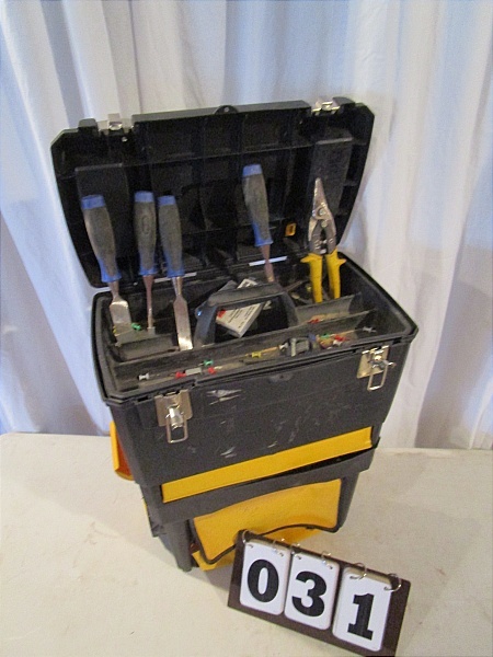 lot 31 image: Rolling Tool Box with Tools