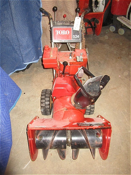 lot 120 image: Toro Snowblower