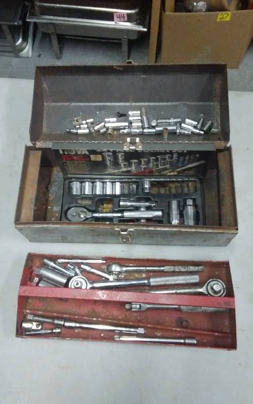 Tool Box With Sockets & Drivers, Ratchets, Extensions, 14, 38, &12