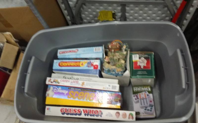 Tote Full Of Games & 2-Figurines