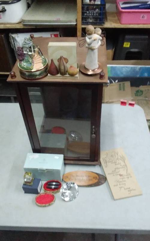 Figurines, Collectibles, Glass Display Case