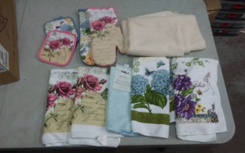 Lot Of New Kitchen Towels & Hot Pads