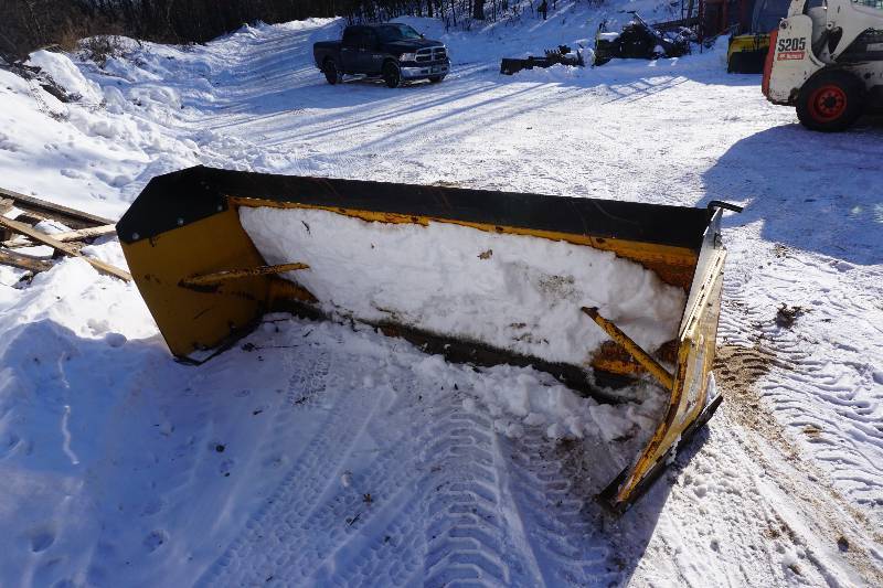 lot 8 image: Nortec Premier Universal Mount Bobcat Skid Loader Skid Steer 8 12 Snow Pusher