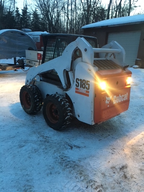 lot 2 image: 2001 Bobcat S185 Skid Loader Skid Steer