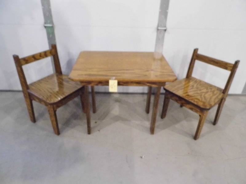 Kids Table w Chairs