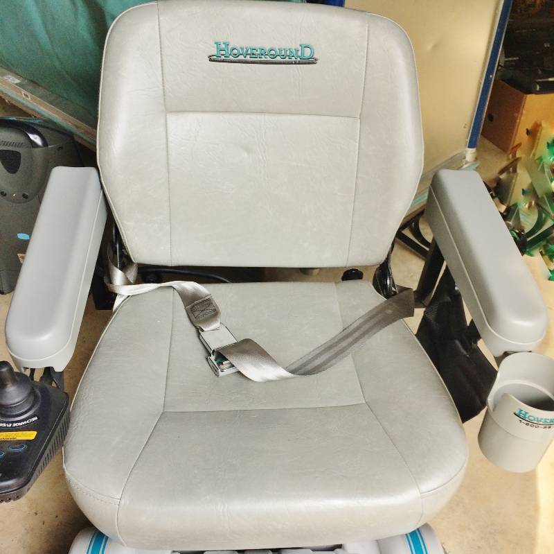 lot 2 image: WOW Retails New $8000 Hoveround MPV5 MPV 5 Mobility Scooter Power Chair Electric Wheelchair Battery Operated Motor Vehicle With New Batteries Like New Condition  With Cup Holder Too Watch YouTubes