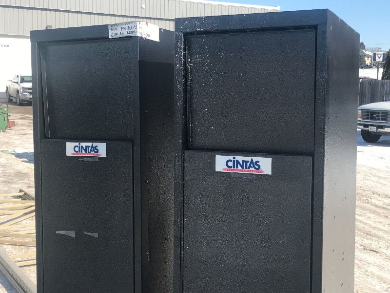 (2) Locker Units