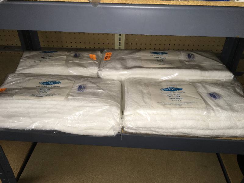lot 376 image: WHITE TOWELS AND WASH CLOTHS
