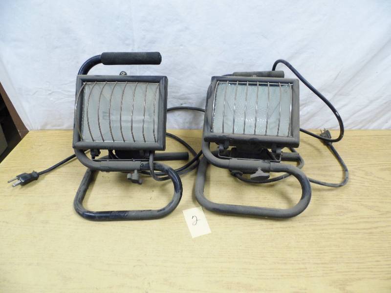 lot 2 image: 2 Work Lights