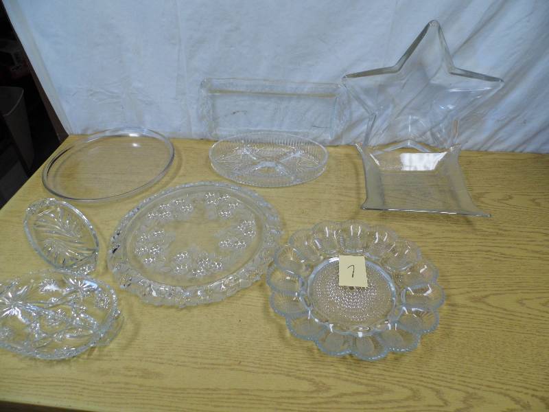 lot 7 image: Cut Glass - Glass Serving Pieces