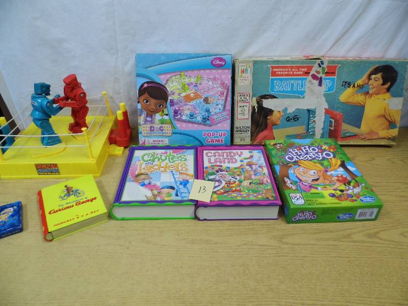 lot 13 image: Rock Em Sock Em Robots - Board Games
