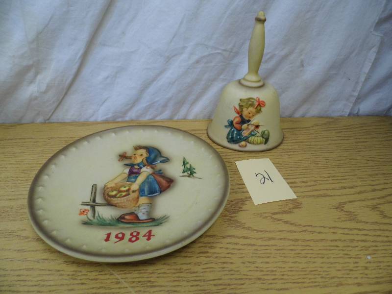 lot 21 image: 1984 Hummel Plate - 1983 Hummel Bell