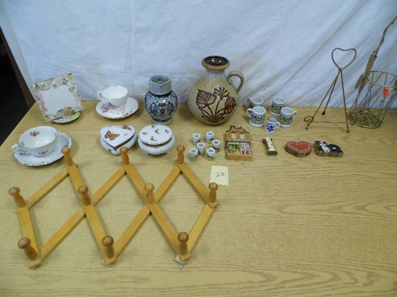 lot 22 image: Dcor
