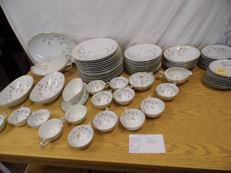 lot 27 image: Notitake China