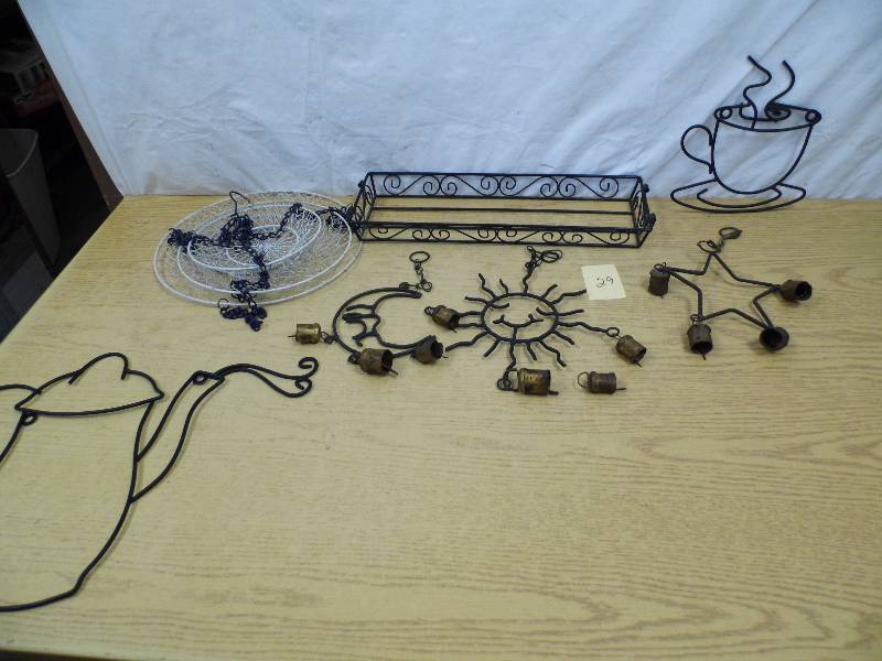 lot 29 image: Chimes