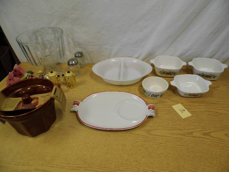 lot 36 image: Monkey Bread Pot - Corningware