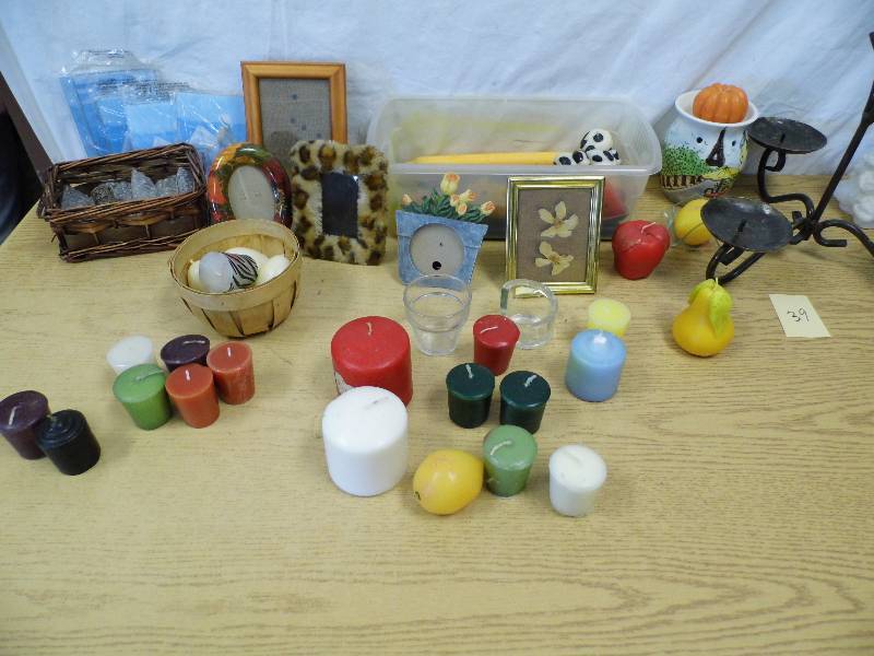 lot 39 image: Candles - Household